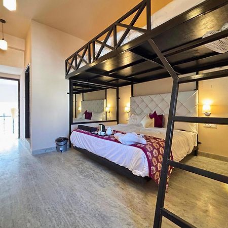 Hotel Nirvana Lakeside Udaipur Dış mekan fotoğraf
