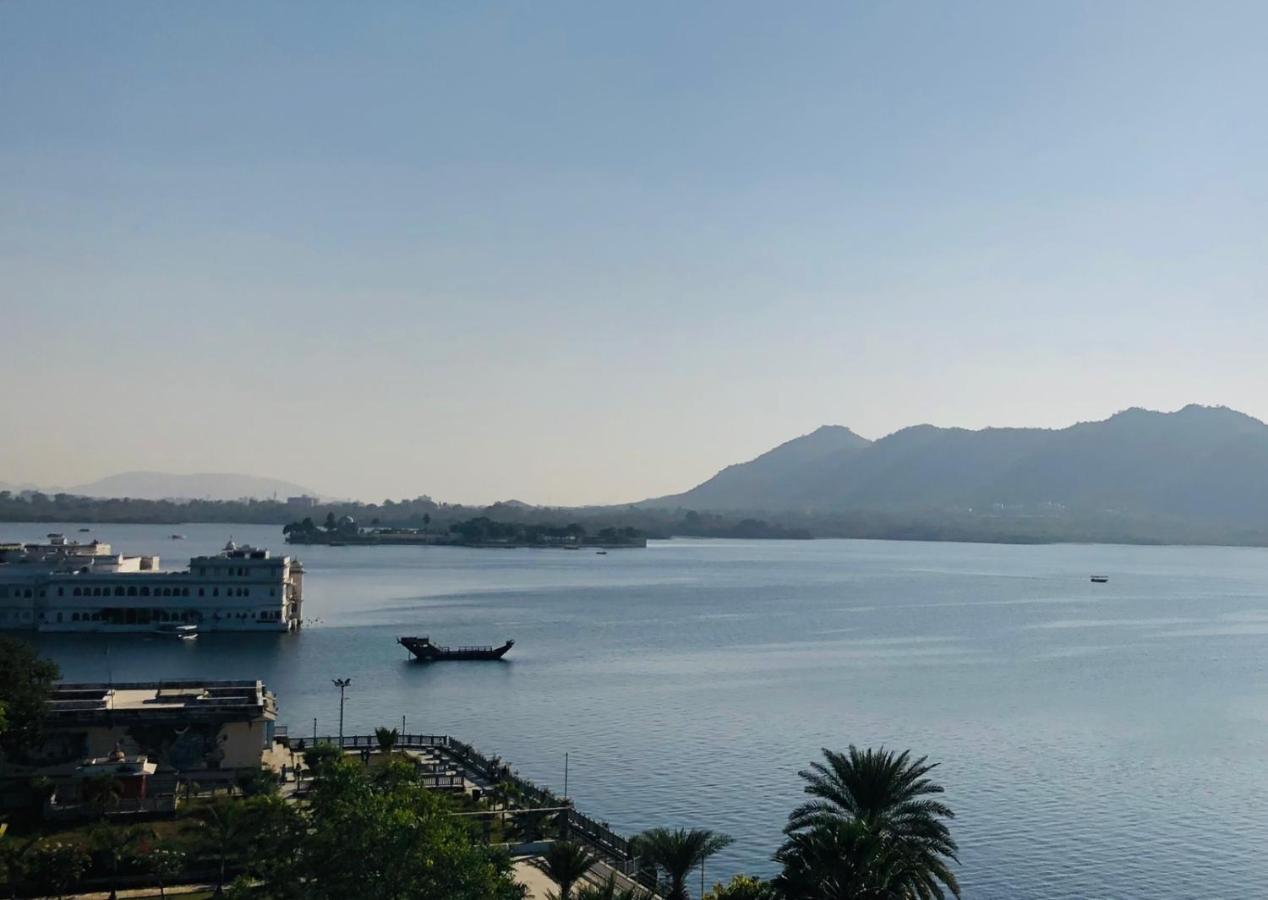 Hotel Nirvana Lakeside Udaipur Dış mekan fotoğraf