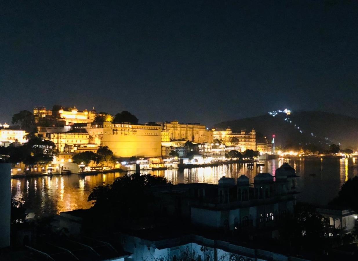 Hotel Nirvana Lakeside Udaipur Dış mekan fotoğraf