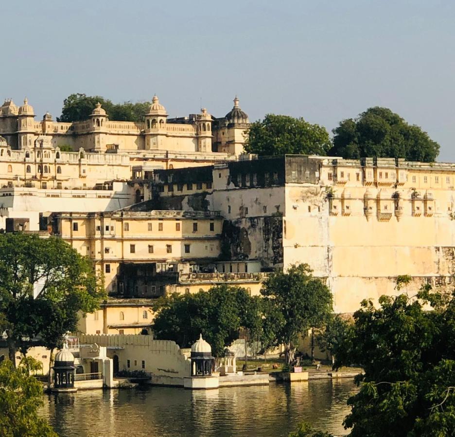 Hotel Nirvana Lakeside Udaipur Dış mekan fotoğraf