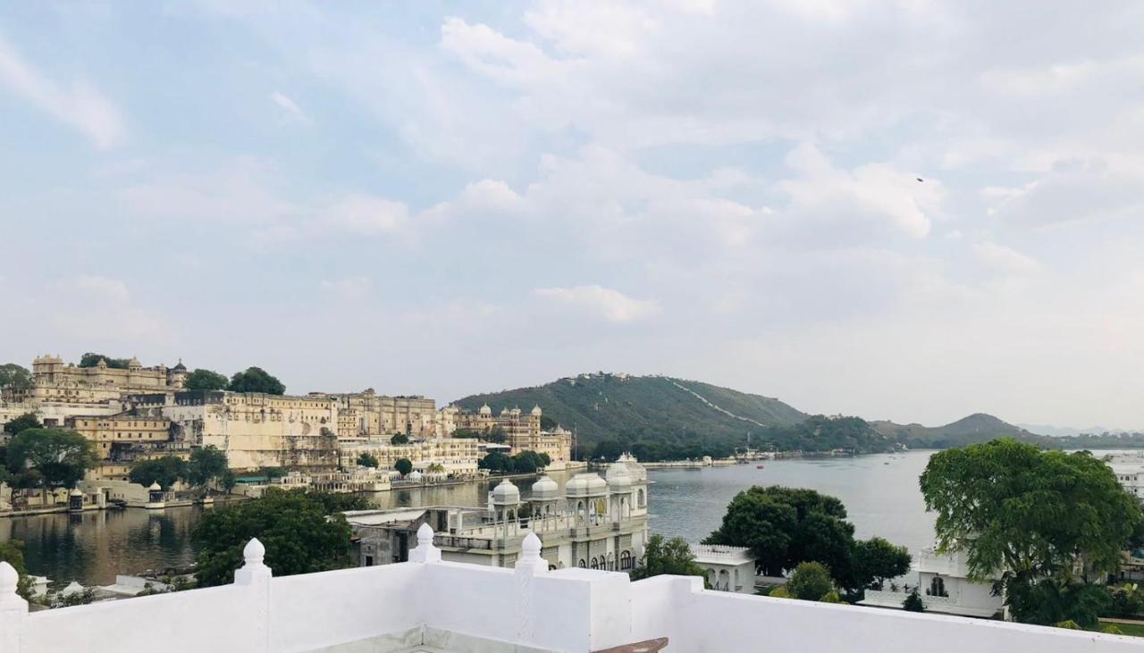 Hotel Nirvana Lakeside Udaipur Dış mekan fotoğraf