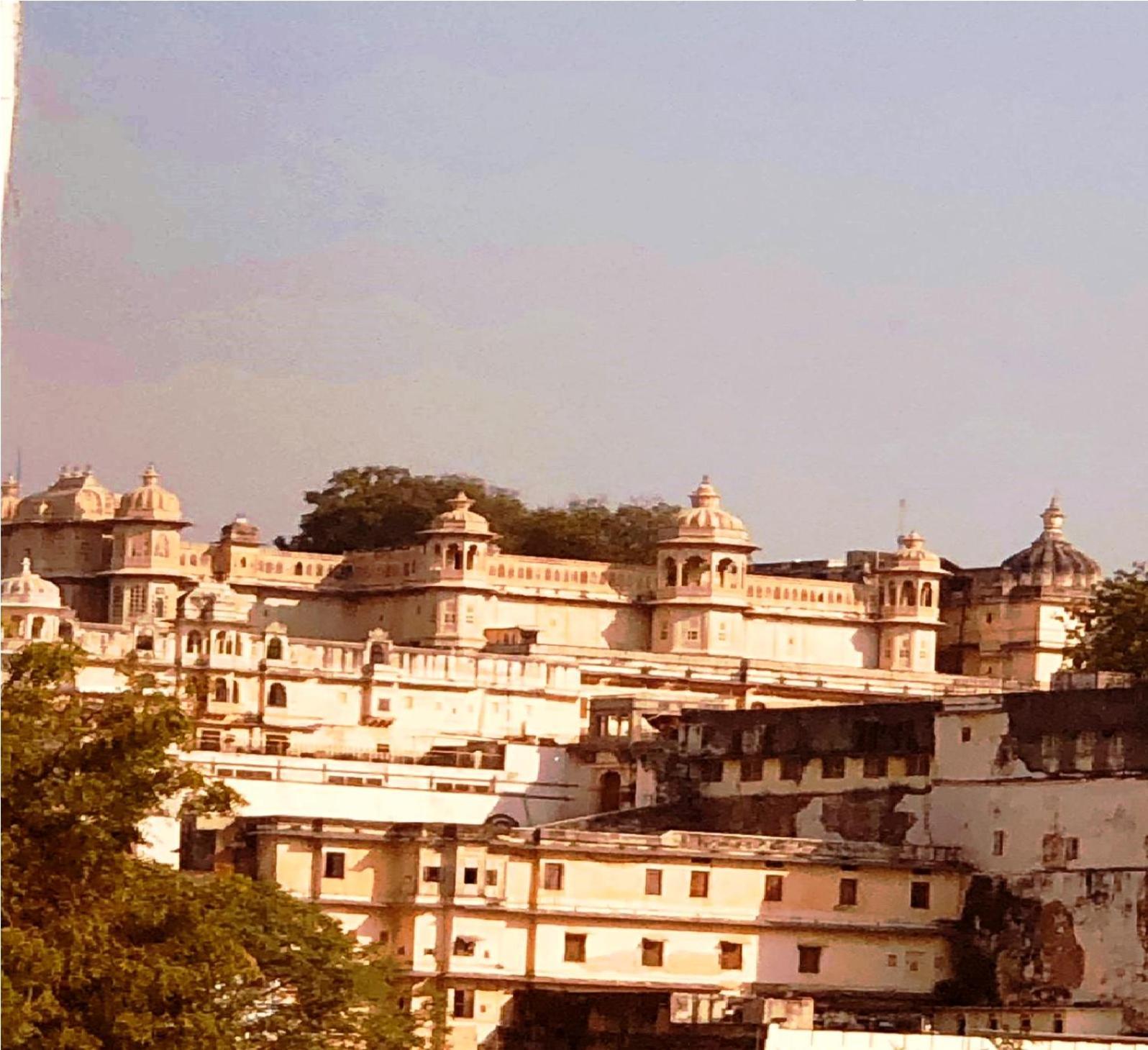 Hotel Nirvana Lakeside Udaipur Dış mekan fotoğraf