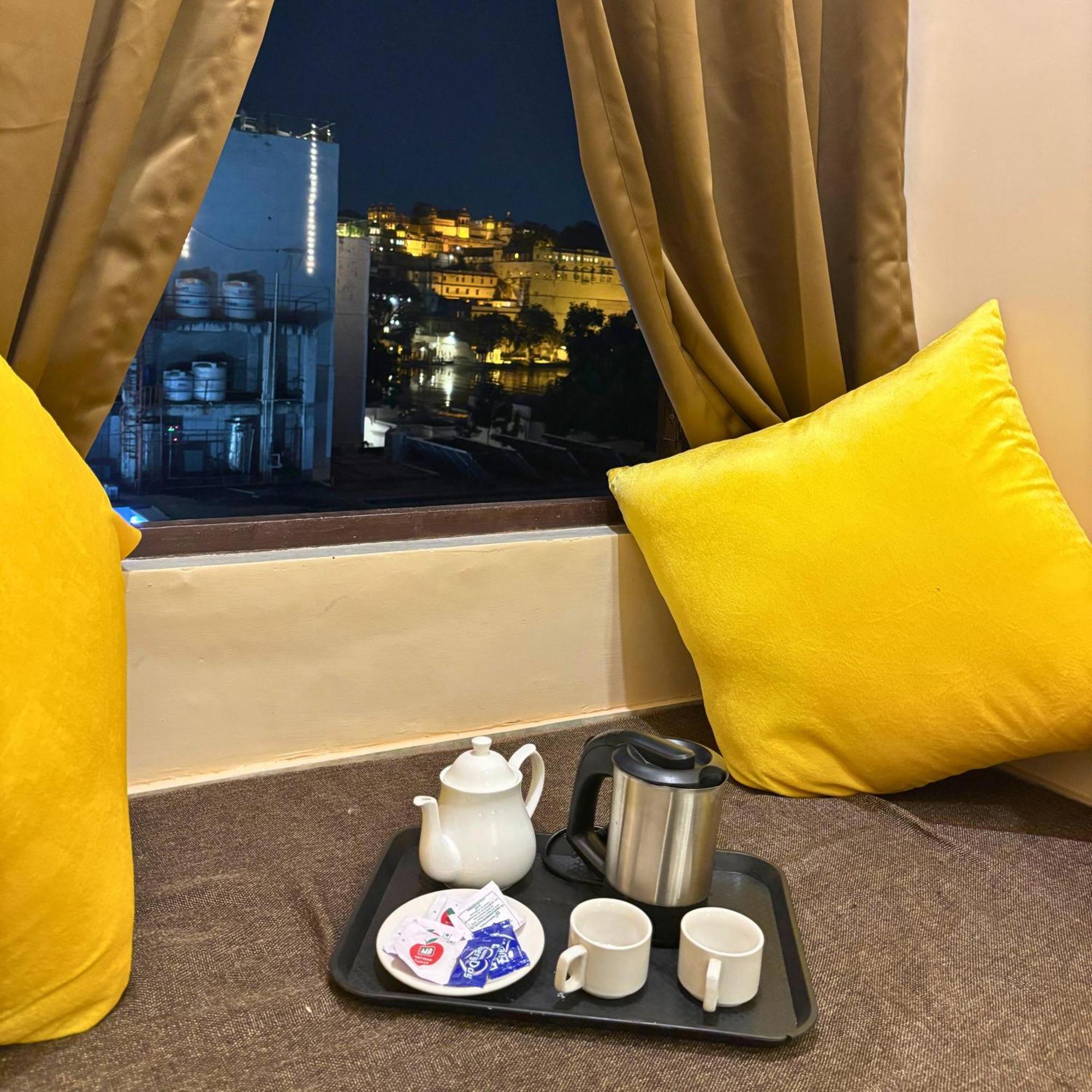 Hotel Nirvana Lakeside Udaipur Dış mekan fotoğraf