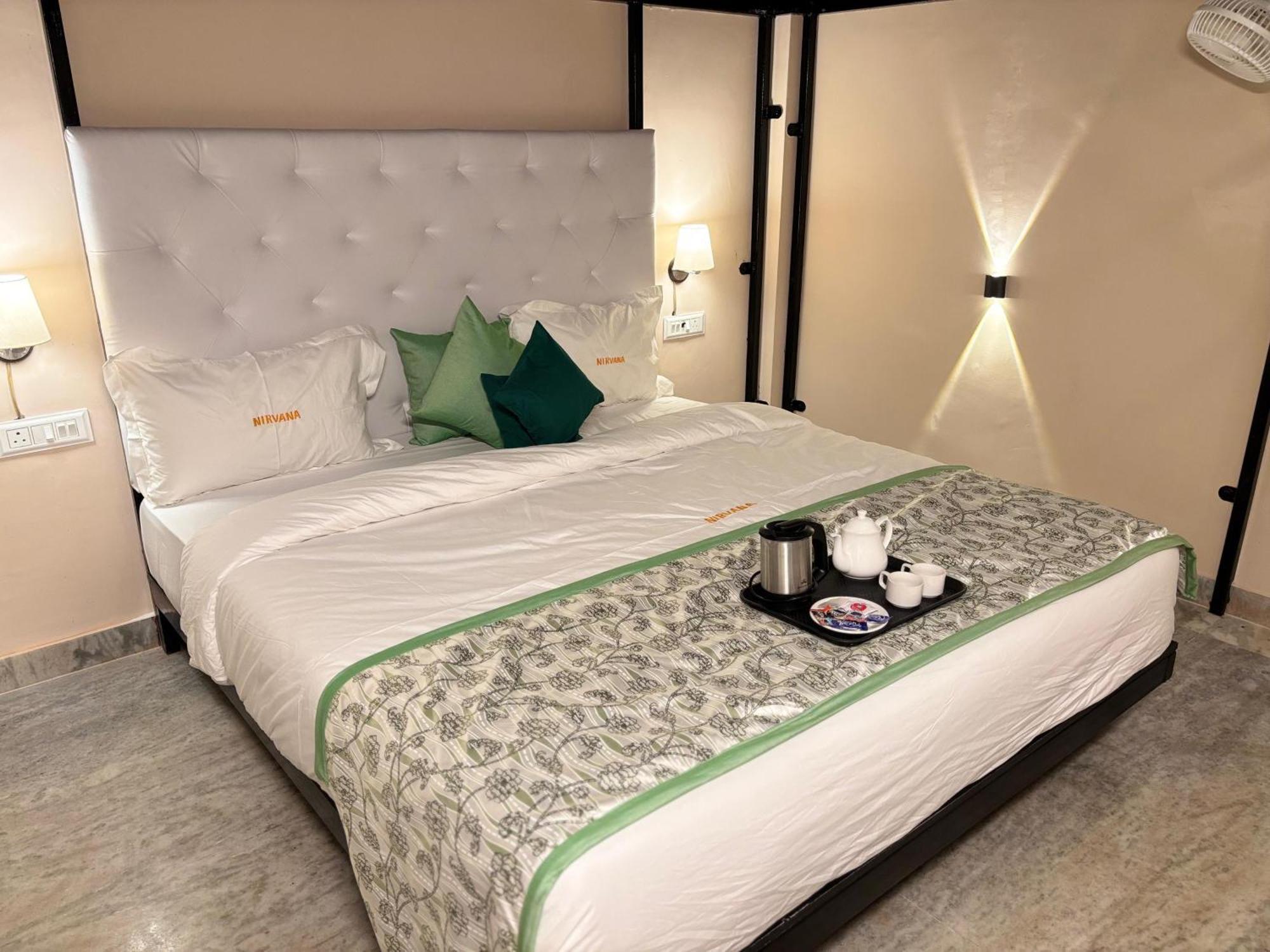 Hotel Nirvana Lakeside Udaipur Dış mekan fotoğraf