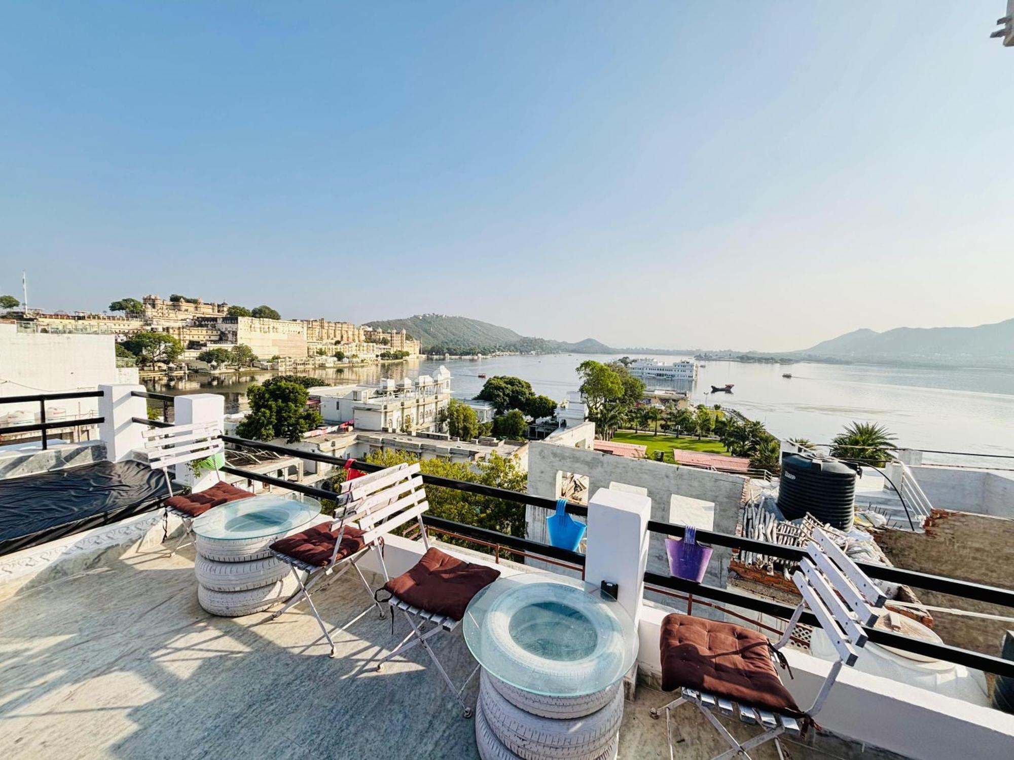 Hotel Nirvana Lakeside Udaipur Dış mekan fotoğraf